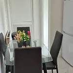 Spacious 3-bedroom House With Parking & Garden