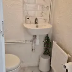Spacious 3-bedroom House With Parking & Garden בריסטול