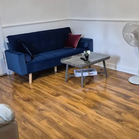Spacious 3-bedroom House With Parking & Garden * Бристоль