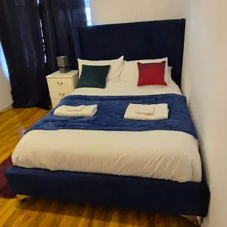 別荘 Spacious 3-bedroom House With Parking & Garden