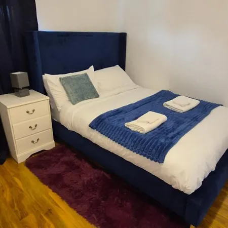 別荘 Spacious 3-bedroom House With Parking & Garden