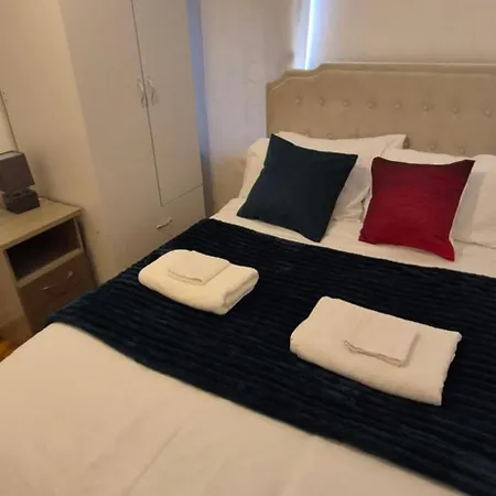 Spacious 3 Bedroom House Free Private Parking Garden Fast Wifi Entire Home Sleeps 7 Дом отдыха Бристоль