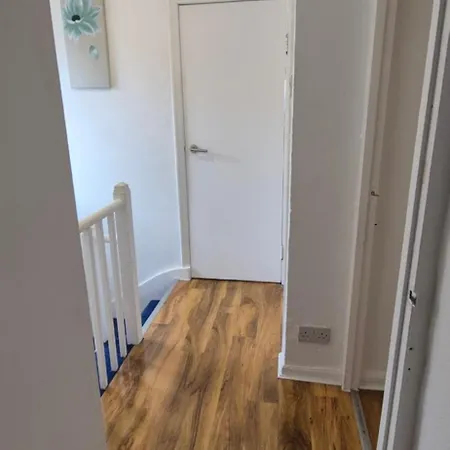 Spacious 3 Bedroom House Free Private Parking Garden Fast Wifi Entire Sleeps 7 Bristol