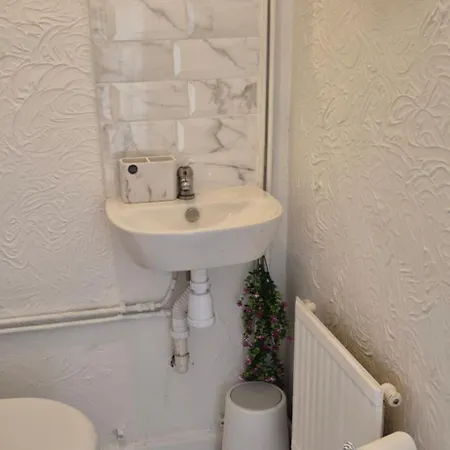 Holiday home Spacious 3 Bedroom House Free Private Parking Garden Fast Wifi Entire Sleeps 7 Bristol