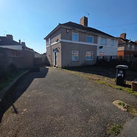 Spacious 3 Bedroom House Free Private Parking Garden Fast Wifi Entire Sleeps 7 Holiday home Bristol
