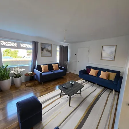 Spacious 3 Bedroom House Free Private Parking Garden Fast Wifi Entire Sleeps 7 Nyaraló