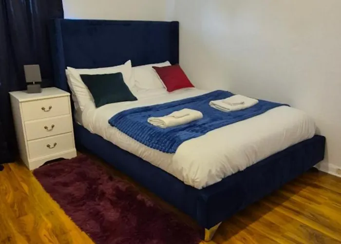 別荘 Spacious 3-bedroom House With Parking & Garden