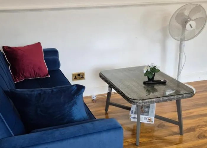 Spacious 3-bedroom House With Parking & Garden Holiday home