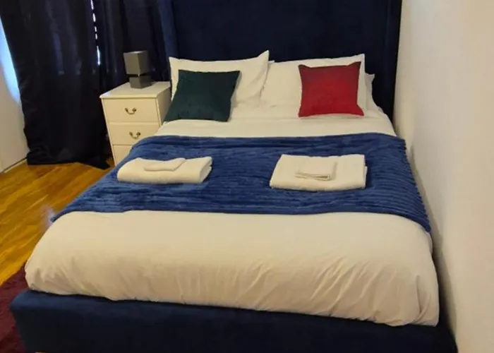 別荘 Spacious 3-bedroom House With Parking & Garden