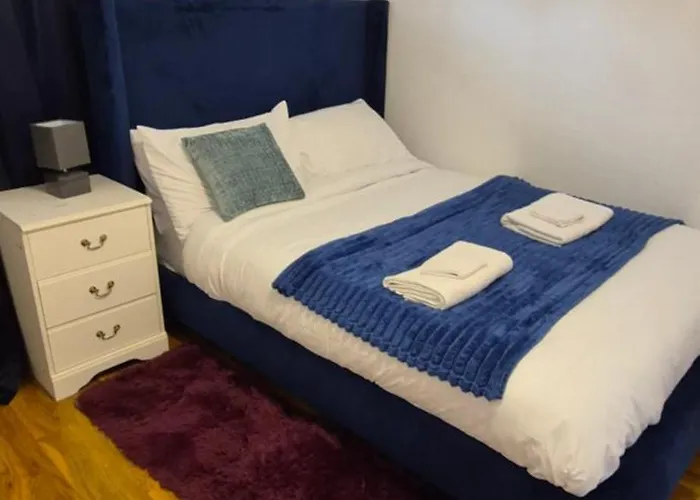 別荘 Spacious 3-bedroom House With Parking & Garden