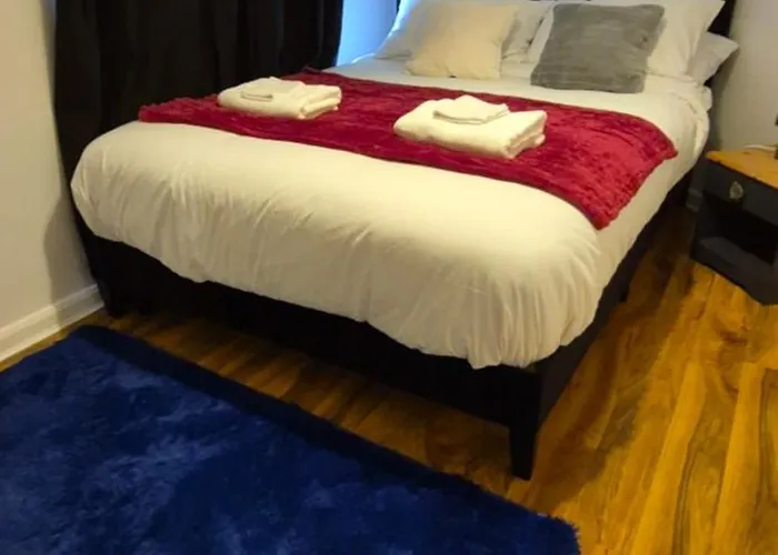 別荘 Spacious 3-bedroom House With Parking & Garden