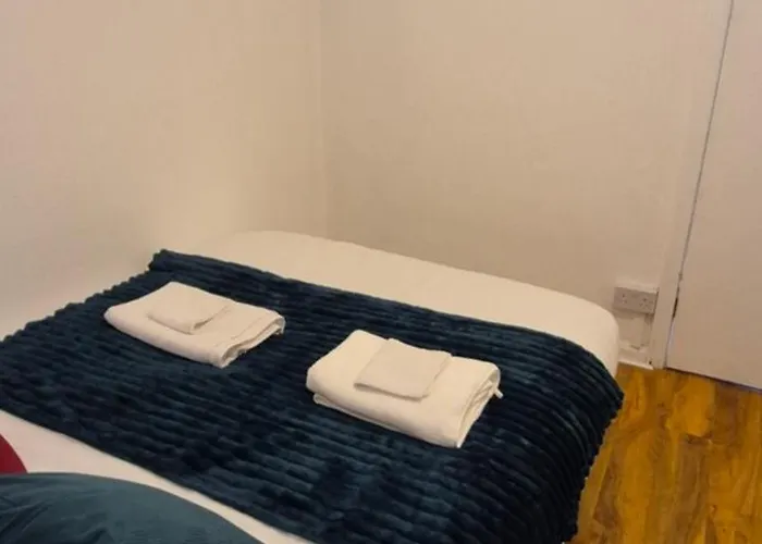 Spacious 3-bedroom House With Parking & Garden 別荘