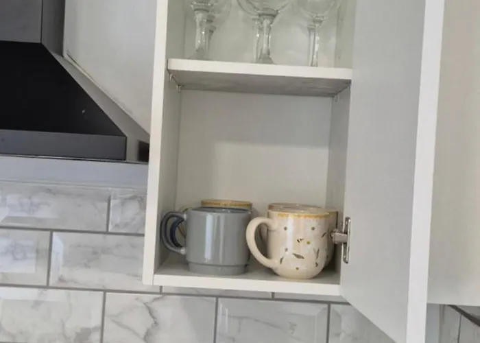 Holiday home Spacious 3-bedroom House With Parking & Garden *