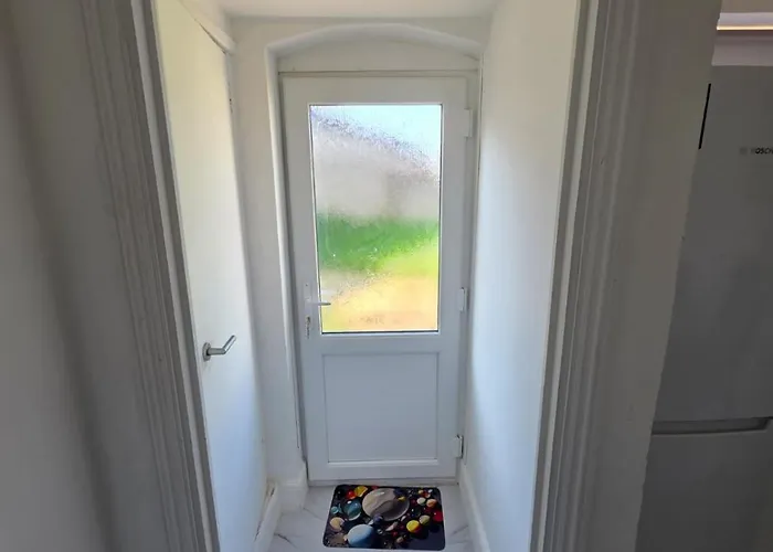 Spacious 3-bedroom House With Parking & Garden ブリストル