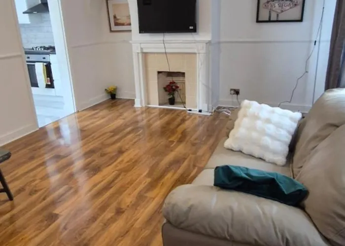 Spacious 3-bedroom House With Parking & Garden 別荘 ブリストル