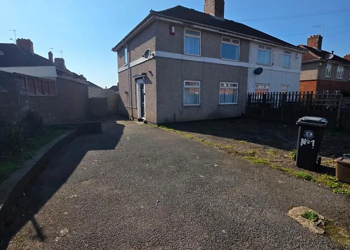 Spacious 3-bedroom House With Parking & Garden 別荘 ブリストル