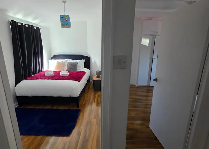 Spacious 3-bedroom House With Parking & Garden Prázdninový dům Bristol