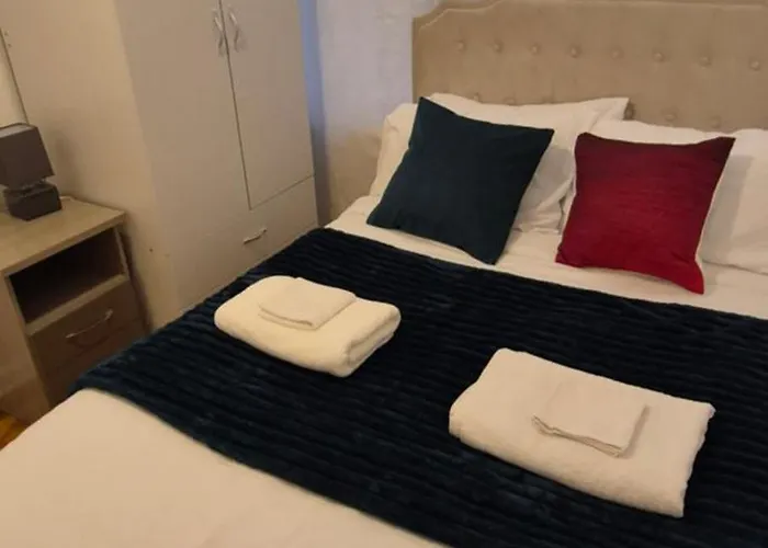 Spacious 3-bedroom House With Parking & Garden Prázdninový dům Bristol