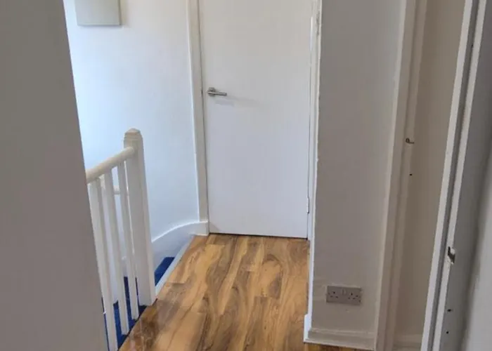 Spacious 3-bedroom House With Parking & Garden Bristol