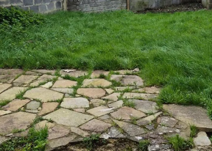 Prázdninový dům Spacious 3-bedroom House With Parking & Garden